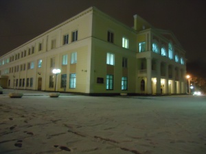 Здание администрации Долгопрудного - площадь собина первый снег