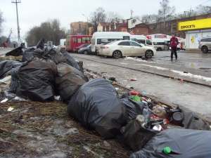 Нелегальная свалка в Долгопрудном на рынке около станции жд