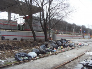 Нелегальная свалка в Долгопрудном на рынке около станции жд