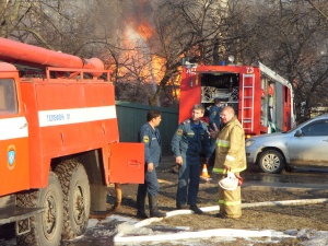 Пожарные на пожаре в Долгопрудном ул. колхозная