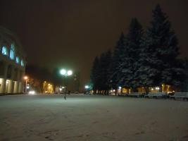 Первый снег в Долгопрудном - площадь Собина у Администрации